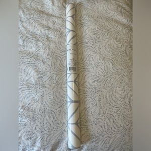 Serena and Lily Feather Wallpaper